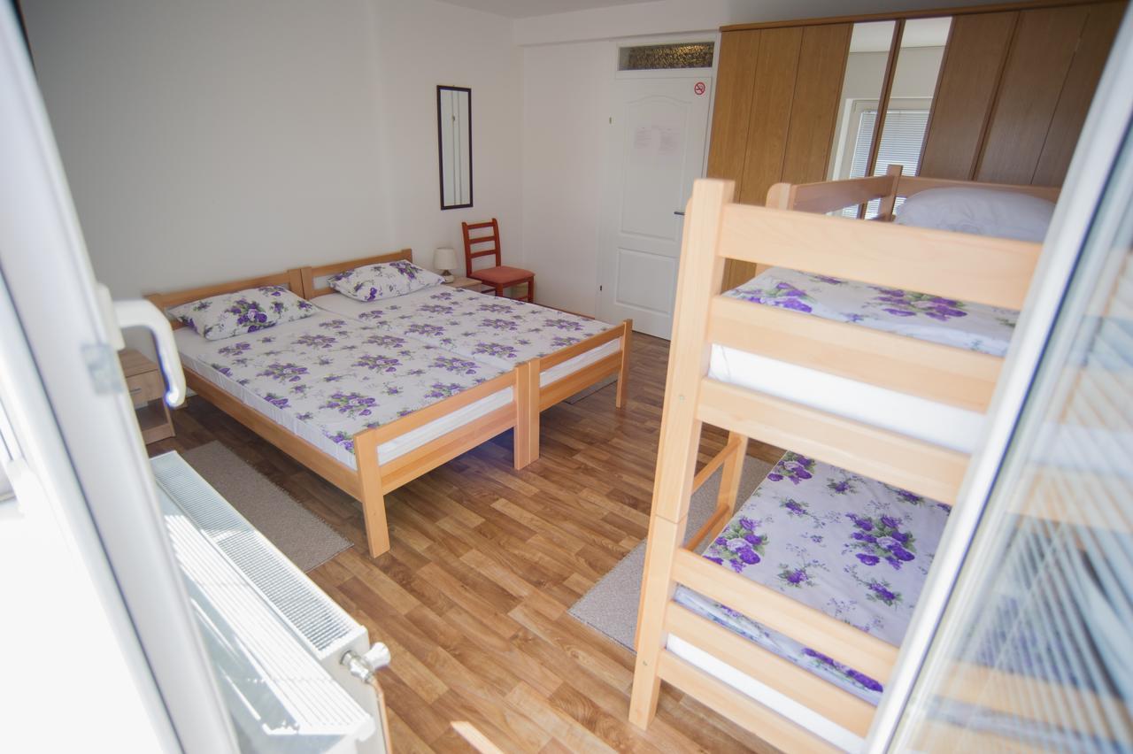 Hostel Larisa 바냐루카 외부 사진