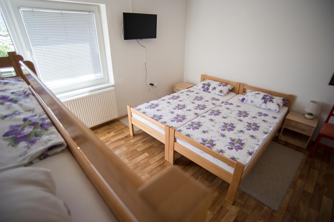 Hostel Larisa 바냐루카 외부 사진