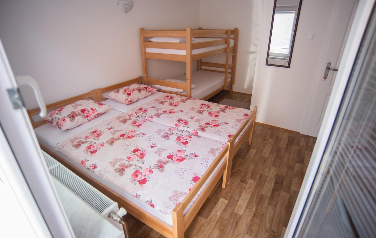 Hostel Larisa 바냐루카 외부 사진